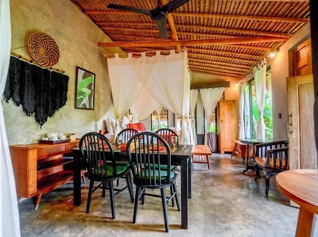 Lodge The Local Entikentikan